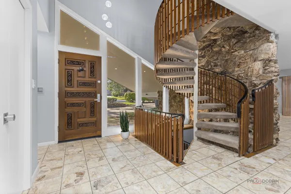 2435 LEXINGTON DR