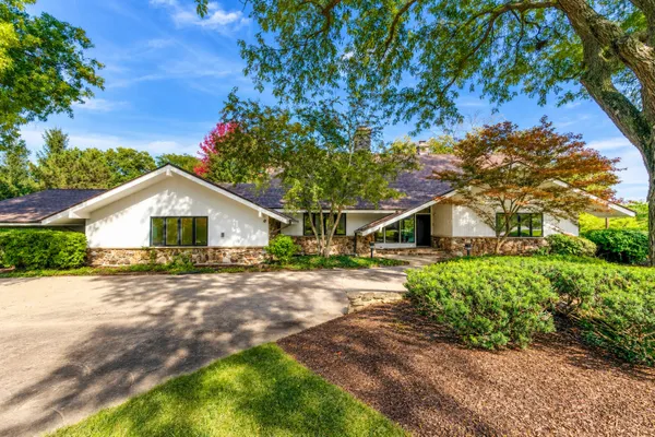 2435 LEXINGTON DR