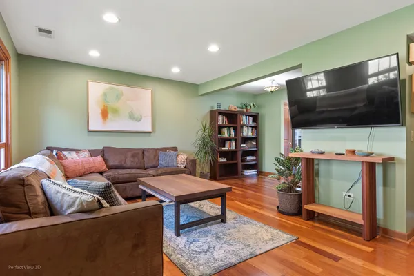 5217 WILLOW CT