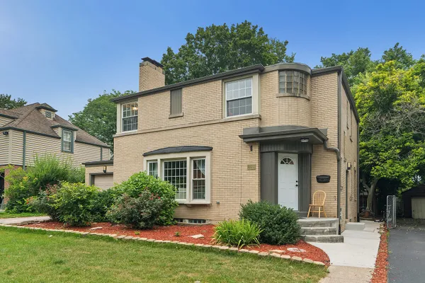 2229 MACDONALD LN