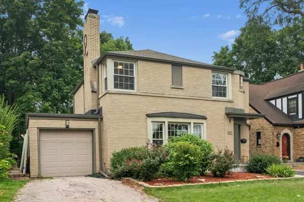 2229 MACDONALD LN