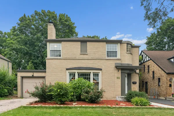 2229 MACDONALD LN