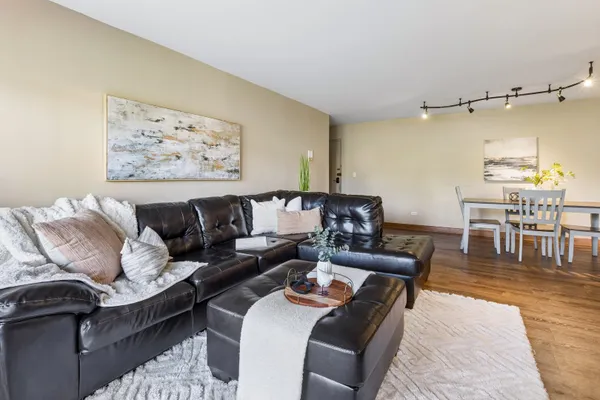 572 FAIRWAY VIEW DR 1B