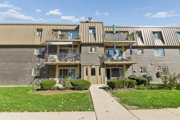 572 FAIRWAY VIEW DR 1B