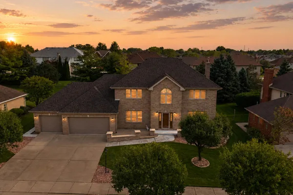 10433 AMBER LN