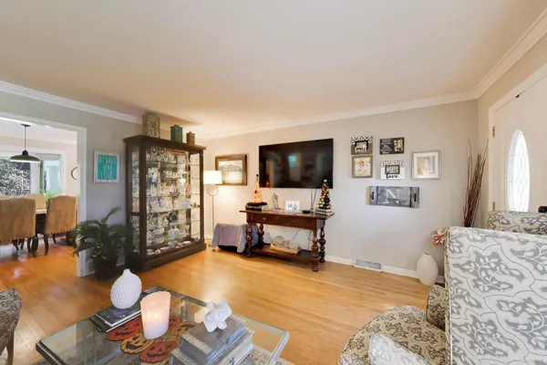 1637 BEECHER AVE