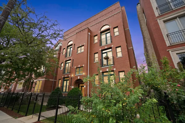 1916 W BELMONT AVE 3W
