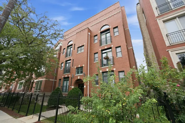 1916 W BELMONT AVE 3W