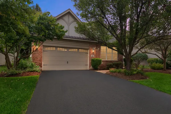 809 COLCHESTER DR