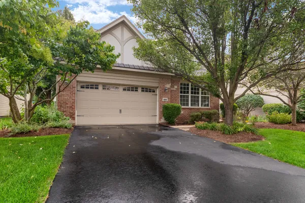 809 COLCHESTER DR
