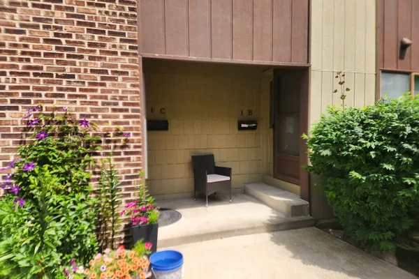 1 STONY CREEK DR 1B