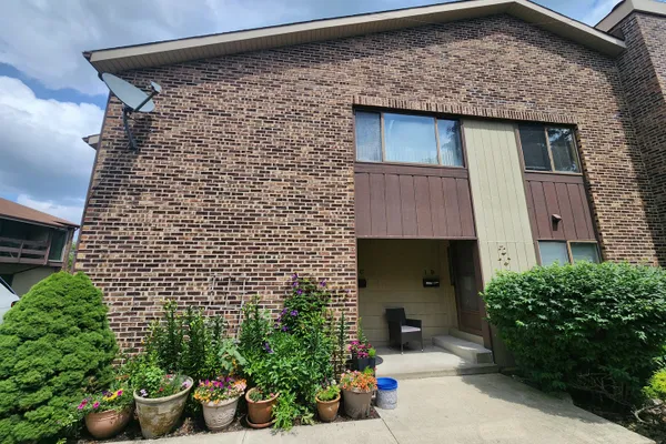 1 STONY CREEK DR 1B