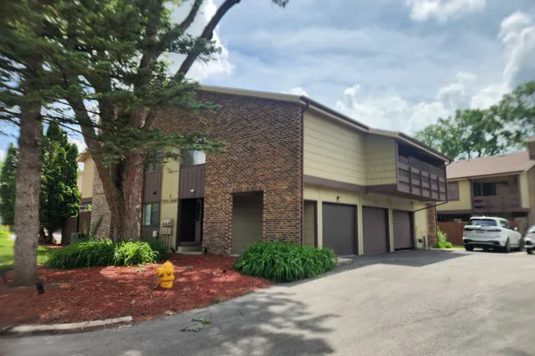 1 STONY CREEK DR 1B