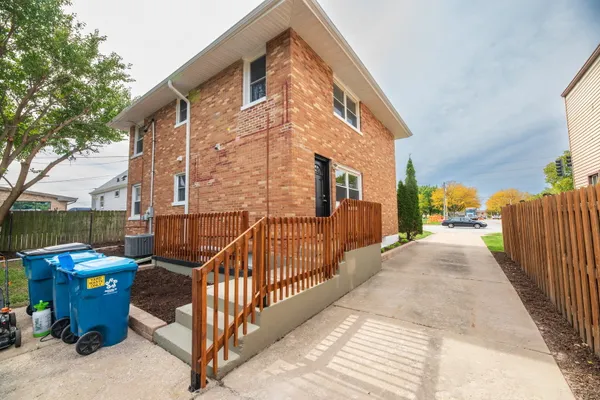 125 S ADDISON RD