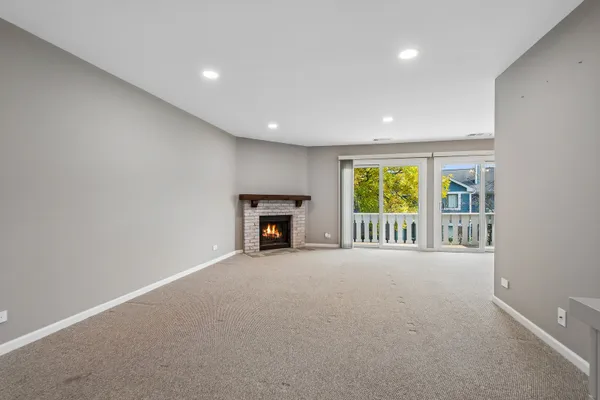 549 WILLIAMSBURG CT B2