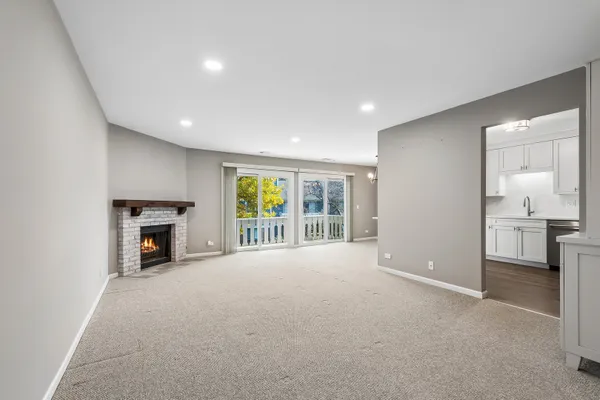 549 WILLIAMSBURG CT B2