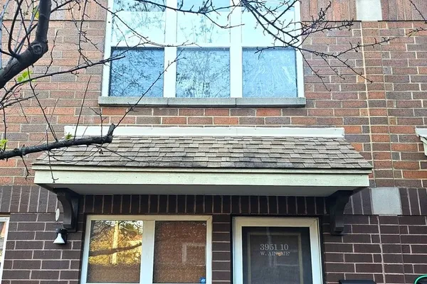 3951 W AINSLIE ST 10