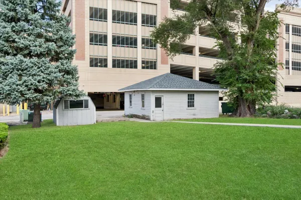 135 AURORA AVE
