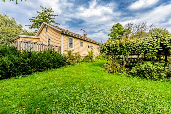 4708 ROSLYN RD