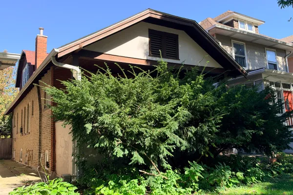 2930 W EASTWOOD AVE