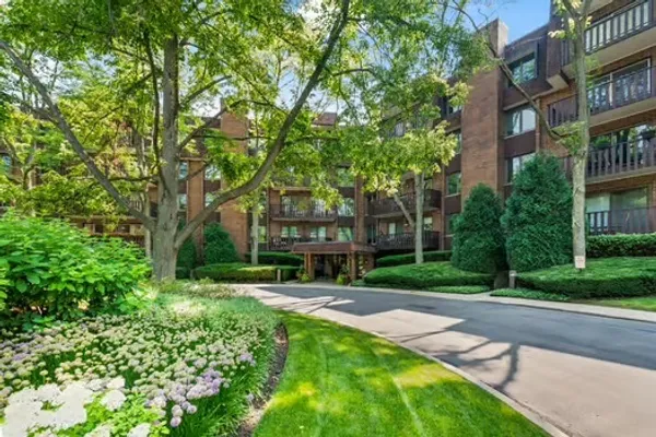 1125 LAKE COOK RD 505E