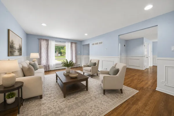 835 MAPLE RD