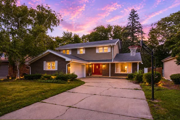 835 MAPLE RD