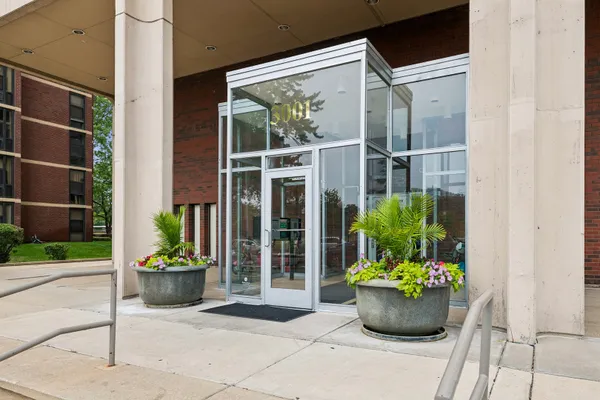 3001 S MICHIGAN AVE 2105