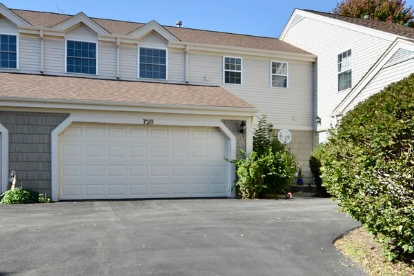 728 VILLAGE CIR