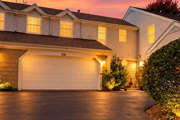728 VILLAGE CIR