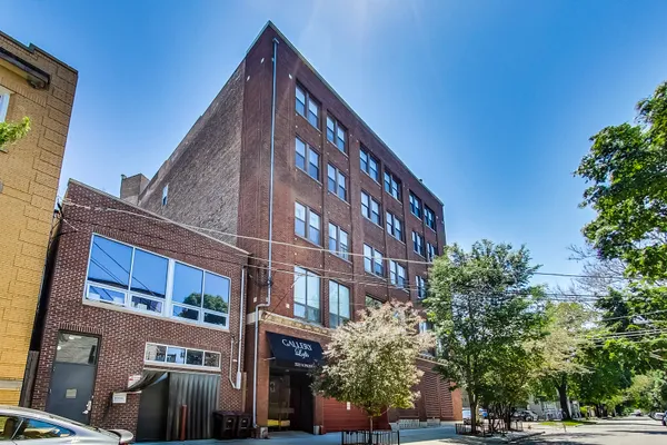 3323 N PAULINA ST 4E