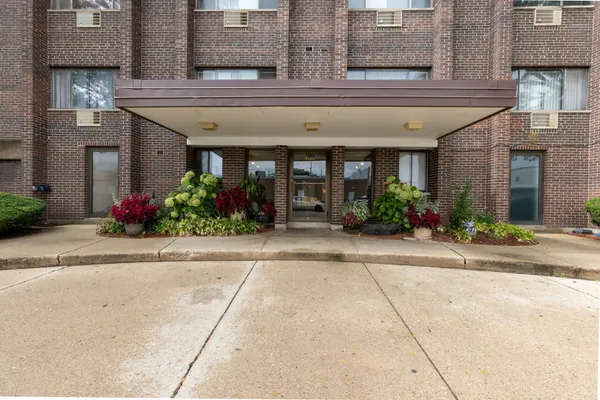 4624 N COMMONS DR 303E