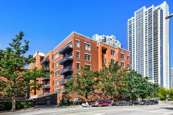 330 N CLINTON ST 302