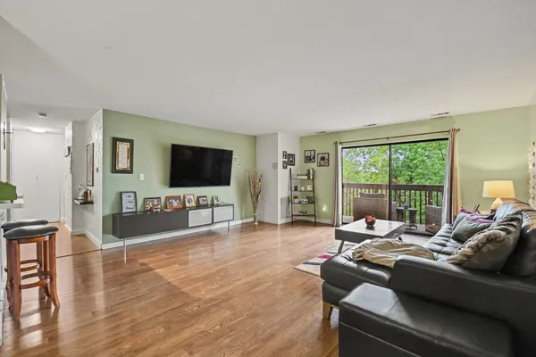 120 LAKEVIEW DR 519