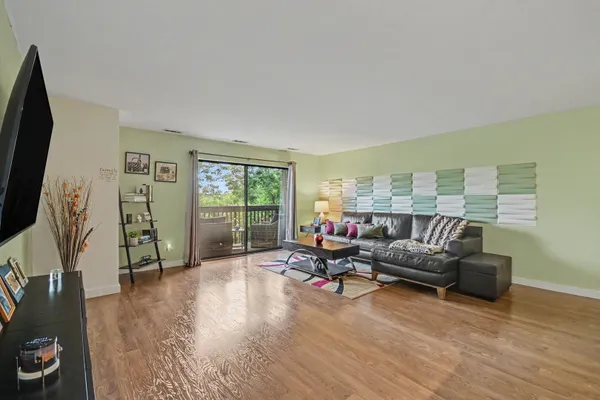 120 LAKEVIEW DR 519