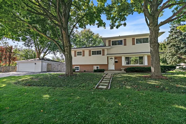 555 LOWDEN AVE