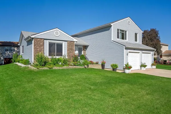 96 BROOKSIDE DR