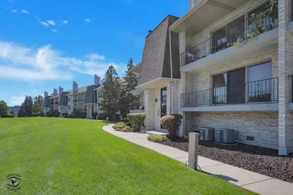 15713 LAKE HILLS CT 1N