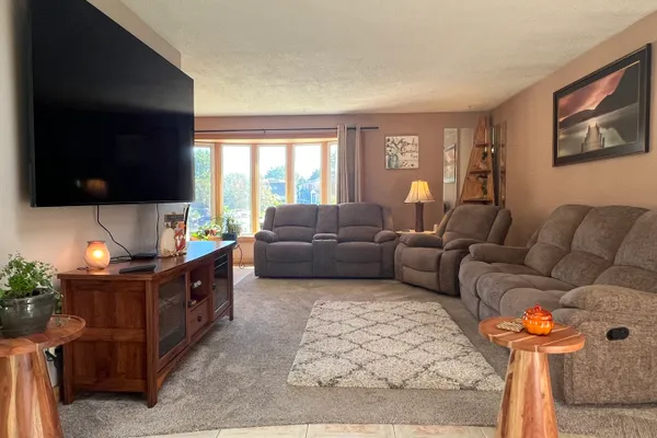 3004 S LYNN CT
