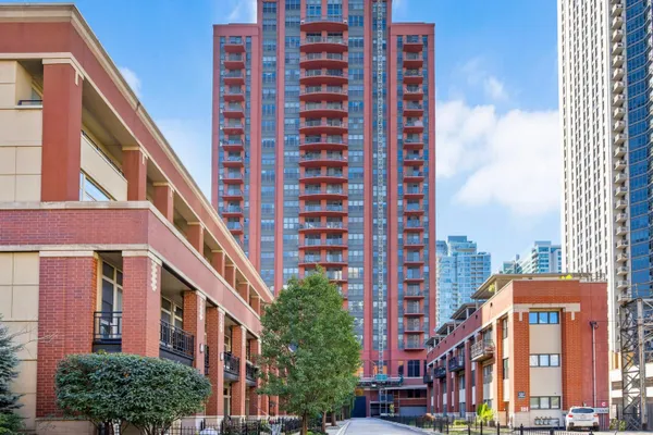 330 N JEFFERSON ST 402