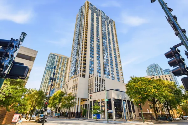 1122 N CLARK ST 3202