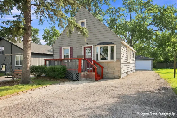 1621 ROUND LAKE DR
