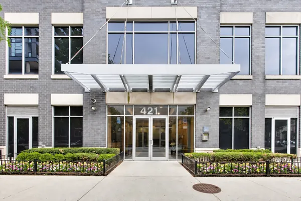 421 W HURON ST 908