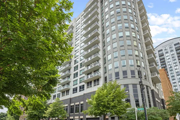 421 W HURON ST 908