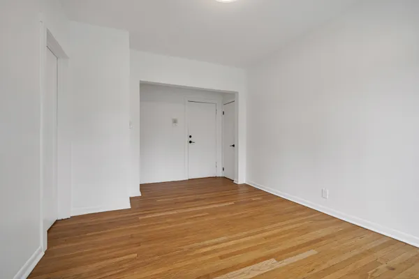 4310 N CLARENDON AVE 1021