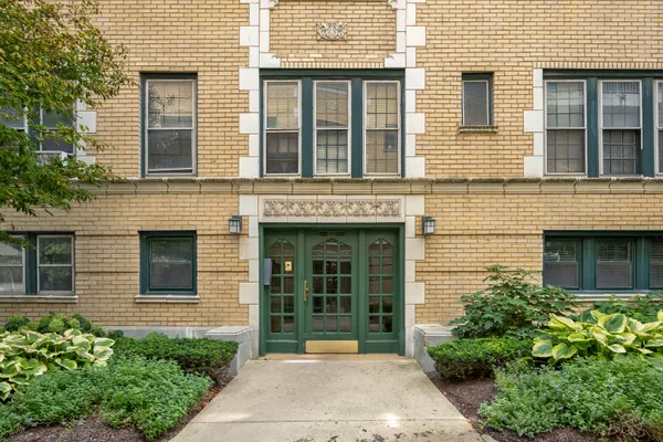 4310 N CLARENDON AVE 1021