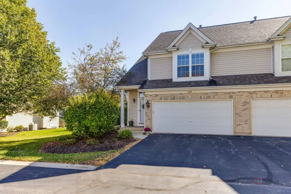 1201 W DANBURY DR
