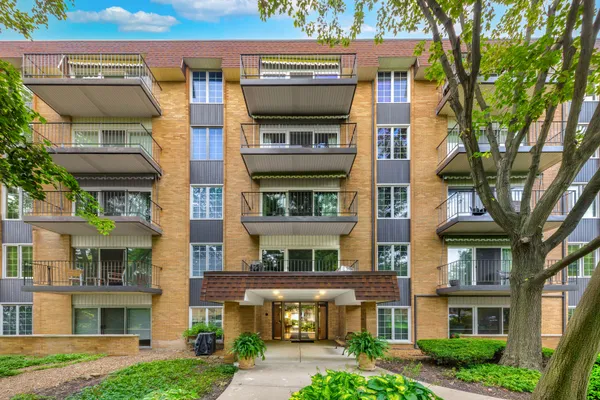445 N PARK BLVD 2C