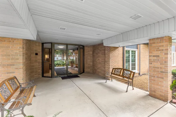 445 N PARK BLVD 2C