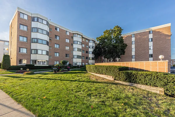 5500 LINCOLN AVE 504W